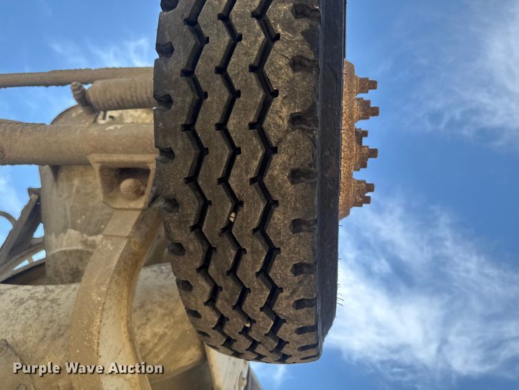 image for item FB5755 2005 International 5500i ready mix truck