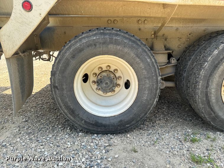 image for item FB5755 2005 International 5500i ready mix truck