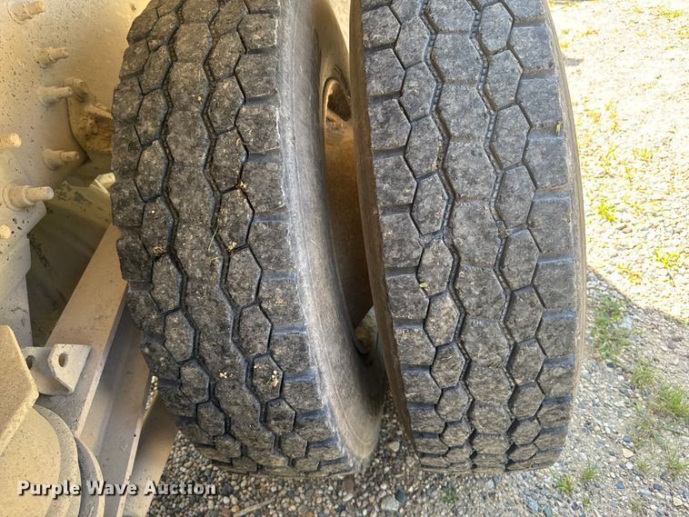 image for item FB5755 2005 International 5500i ready mix truck