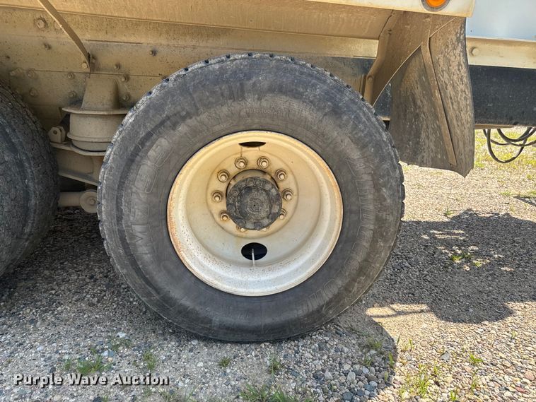 image for item FB5755 2005 International 5500i ready mix truck