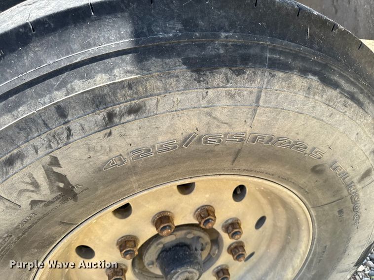image for item FB5755 2005 International 5500i ready mix truck