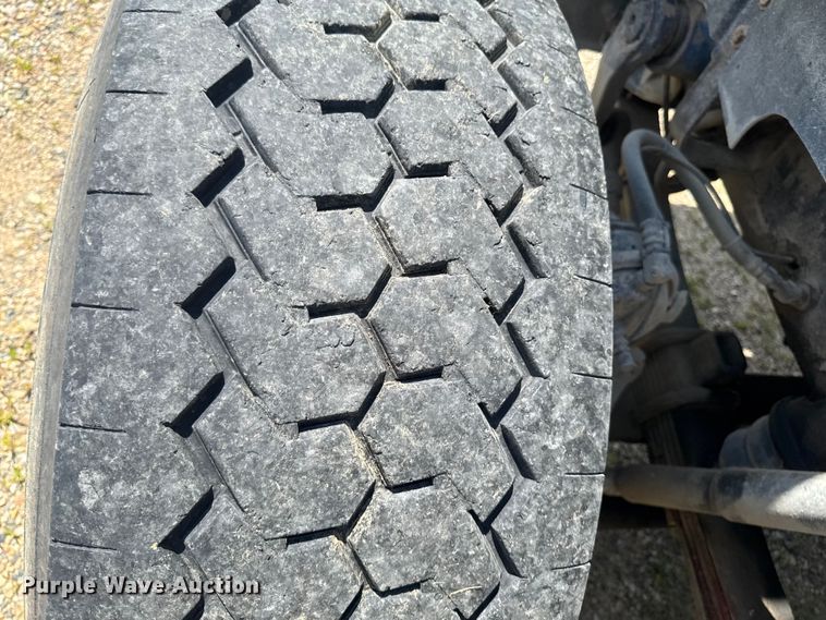 image for item FB5755 2005 International 5500i ready mix truck