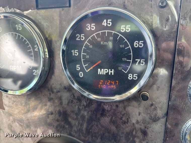 image for item FB5755 2005 International 5500i ready mix truck