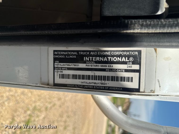 image for item FB5755 2005 International 5500i ready mix truck