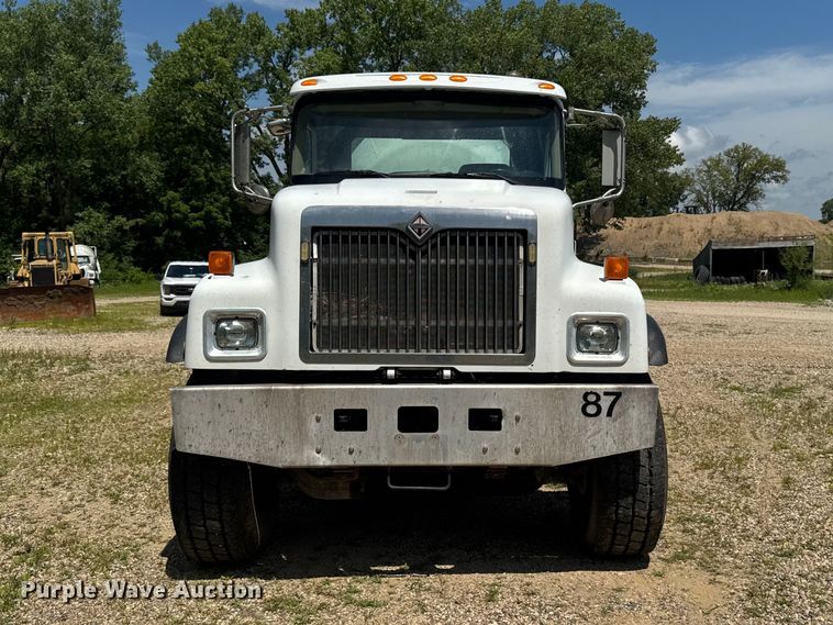 image for item FB5756 2004 International 5500i ready mix truck