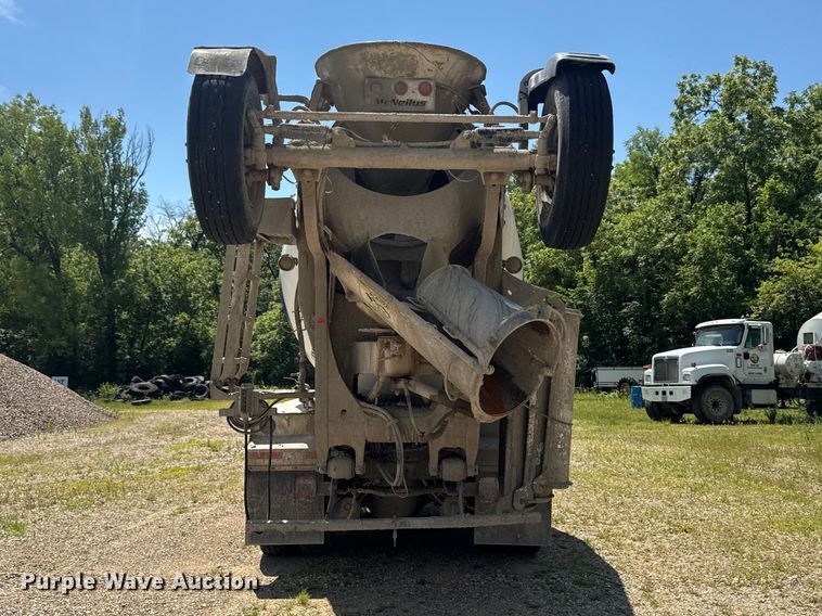 image for item FB5756 2004 International 5500i ready mix truck