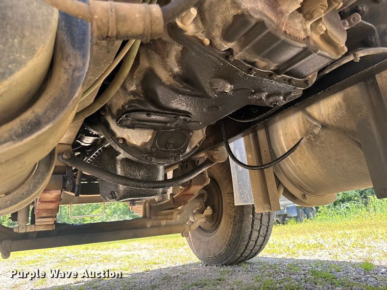 image for item FB5756 2004 International 5500i ready mix truck