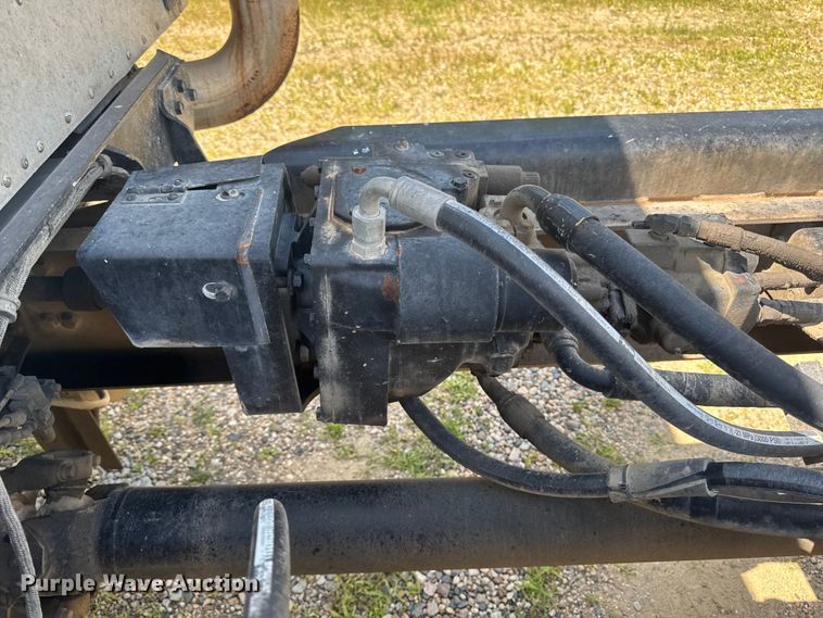 image for item FB5756 2004 International 5500i ready mix truck
