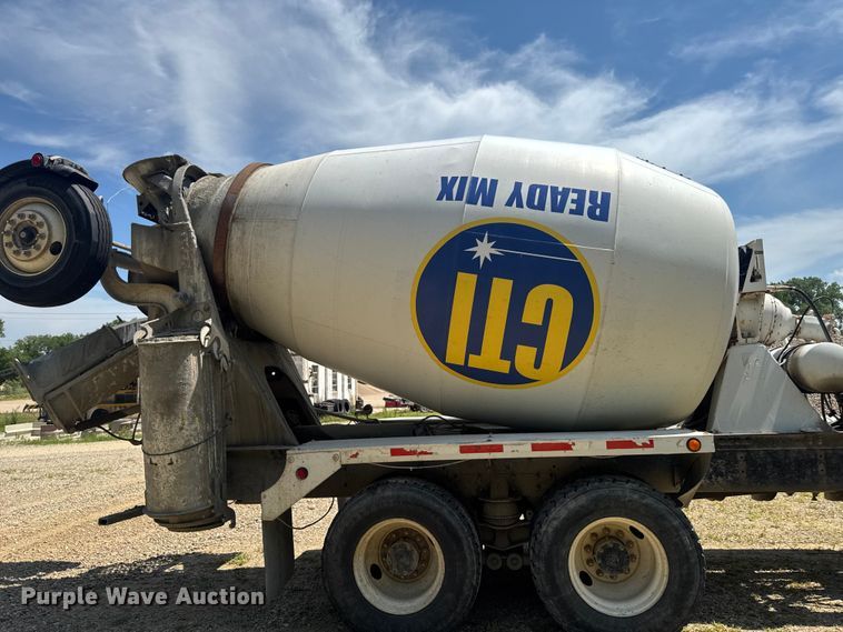 image for item FB5756 2004 International 5500i ready mix truck