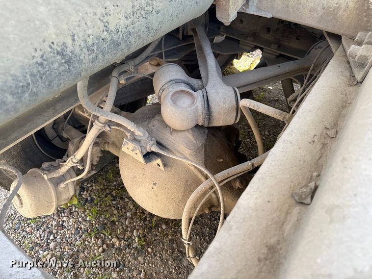 image for item FB5756 2004 International 5500i ready mix truck