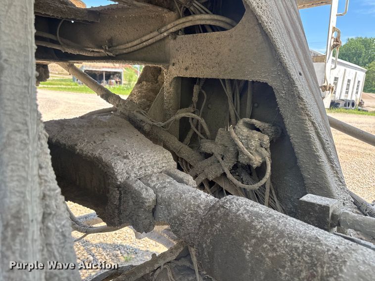 image for item FB5756 2004 International 5500i ready mix truck