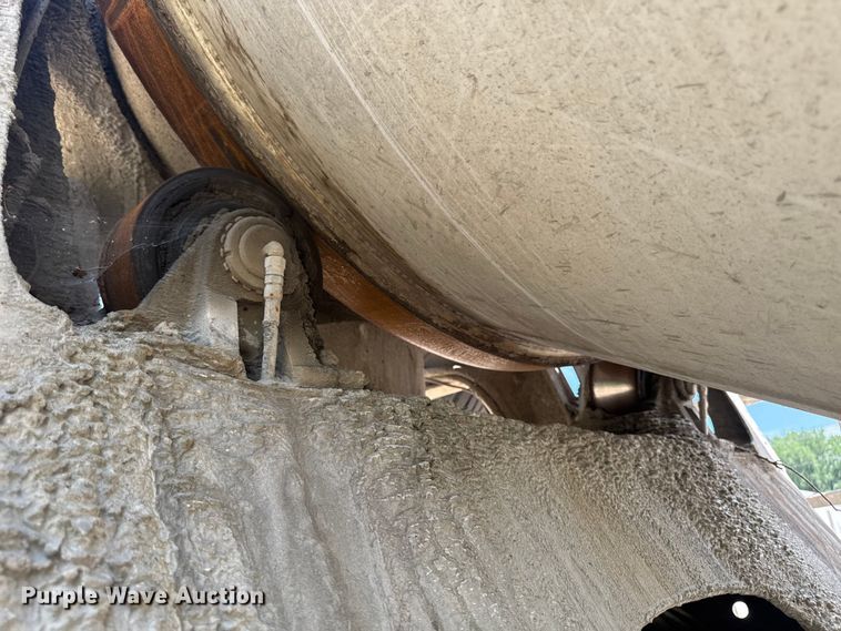 image for item FB5756 2004 International 5500i ready mix truck
