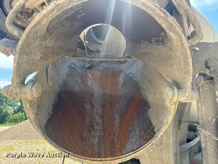 image for item FB5756 2004 International 5500i ready mix truck