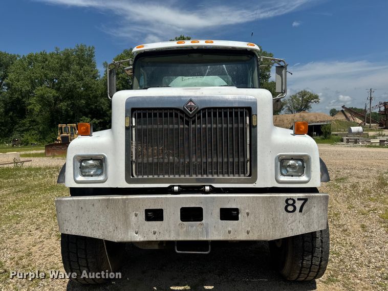 image for item FB5756 2004 International 5500i ready mix truck