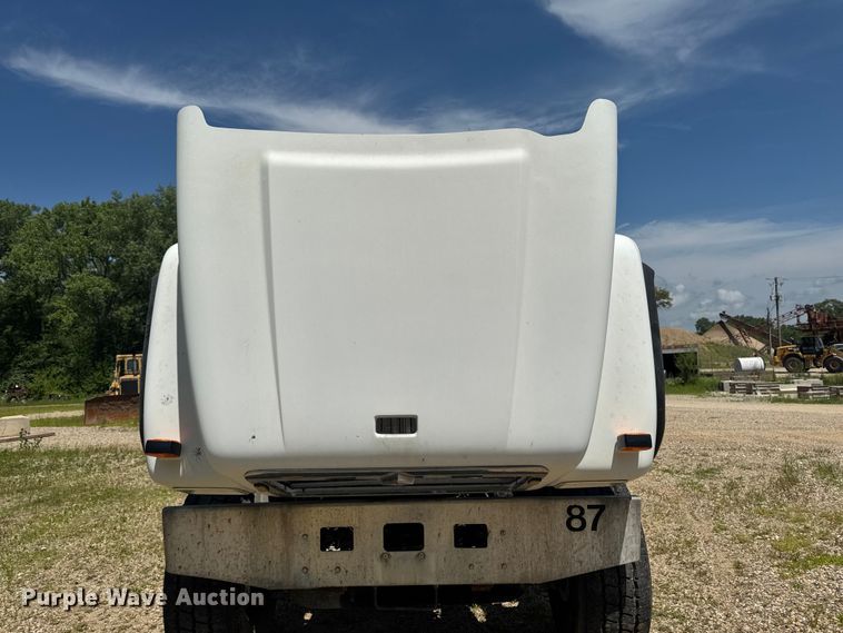 image for item FB5756 2004 International 5500i ready mix truck