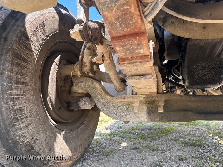 image for item FB5756 2004 International 5500i ready mix truck