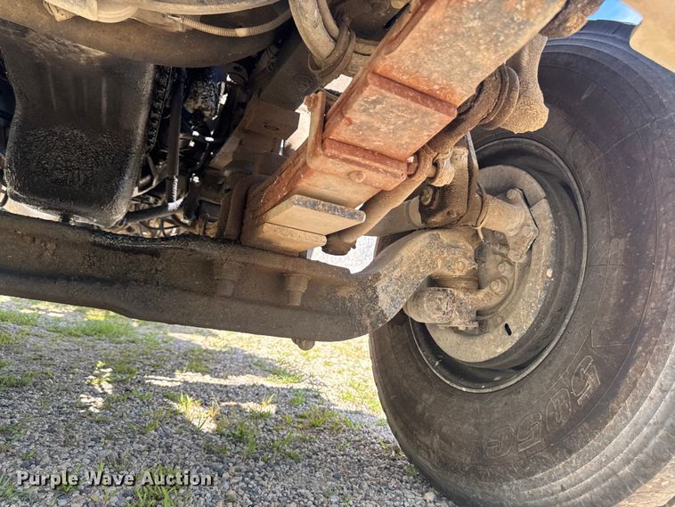 image for item FB5756 2004 International 5500i ready mix truck