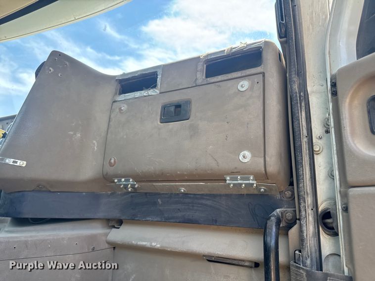 image for item FB5756 2004 International 5500i ready mix truck