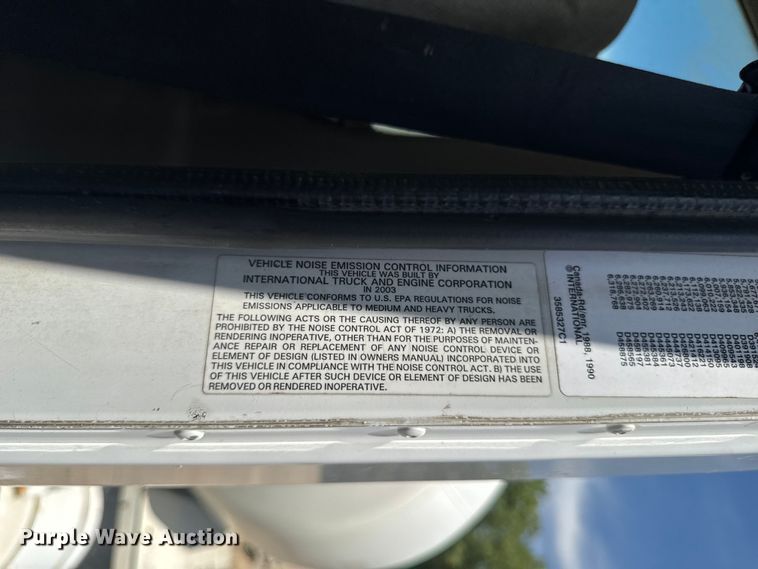 image for item FB5756 2004 International 5500i ready mix truck