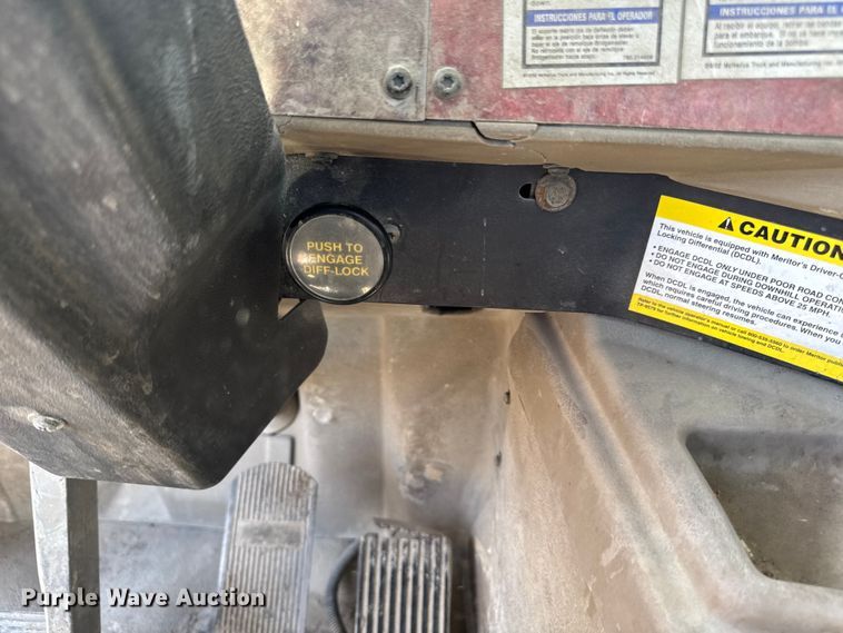 image for item FB5756 2004 International 5500i ready mix truck