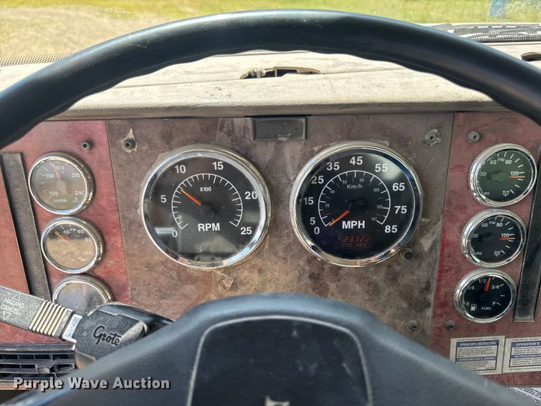 image for item FB5756 2004 International 5500i ready mix truck