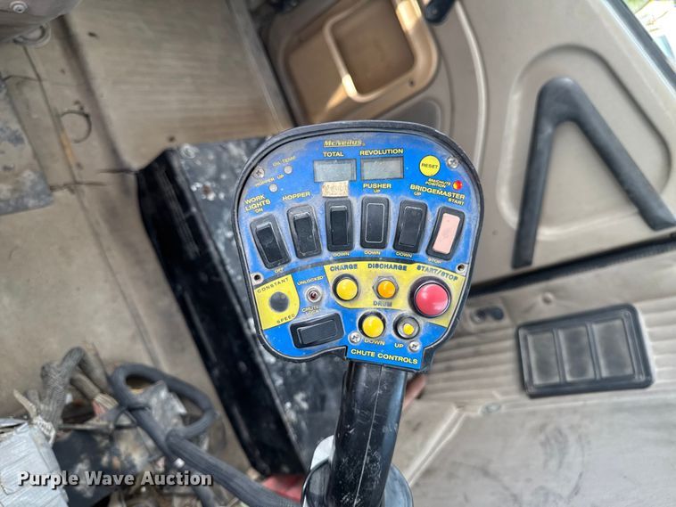 image for item FB5756 2004 International 5500i ready mix truck