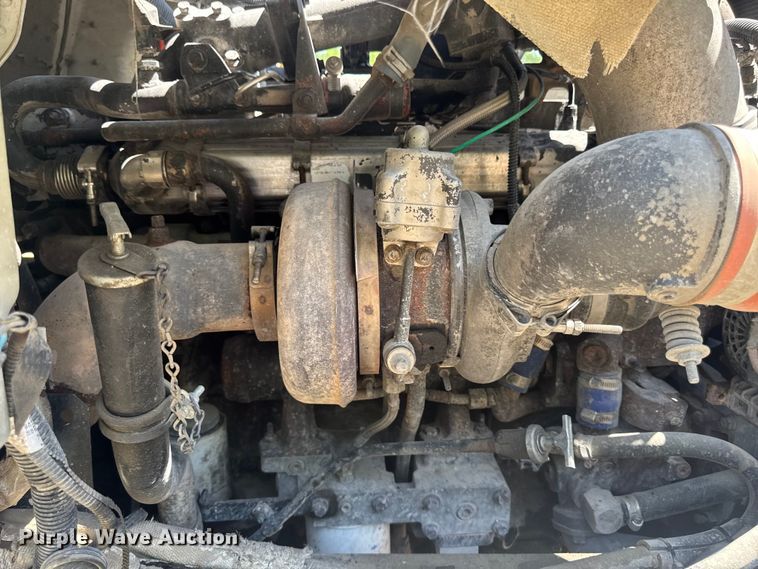 image for item FB5756 2004 International 5500i ready mix truck