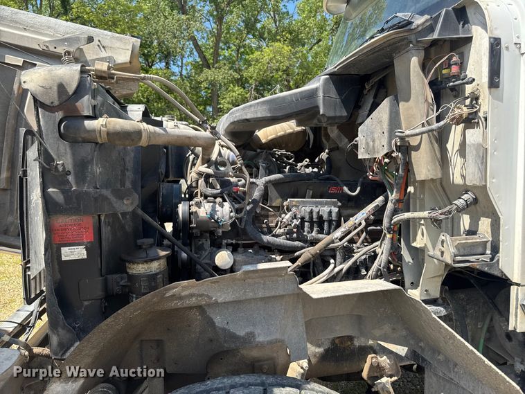 image for item FB5756 2004 International 5500i ready mix truck