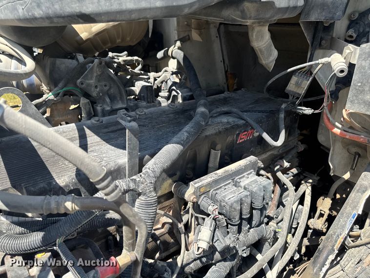 image for item FB5756 2004 International 5500i ready mix truck
