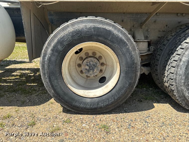 image for item FB5756 2004 International 5500i ready mix truck