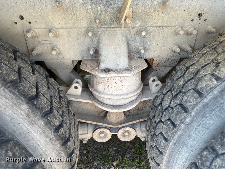 image for item FB5756 2004 International 5500i ready mix truck