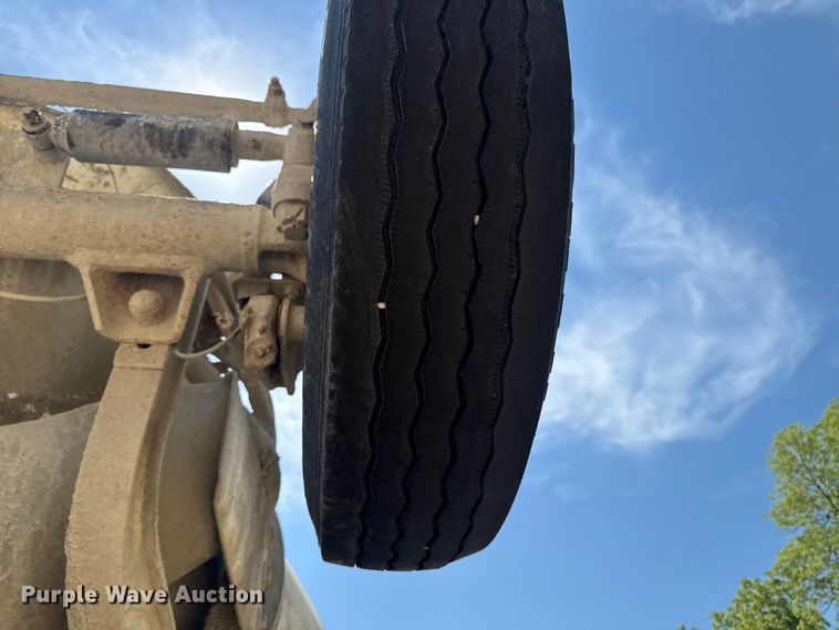 image for item FB5756 2004 International 5500i ready mix truck