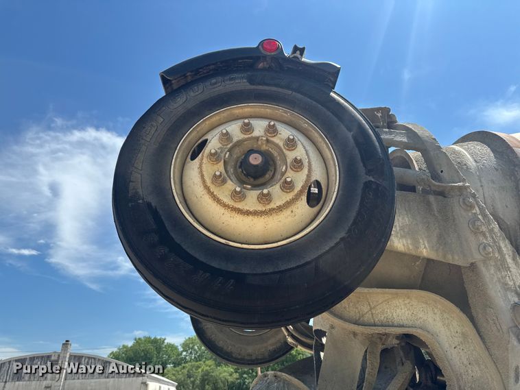 image for item FB5756 2004 International 5500i ready mix truck