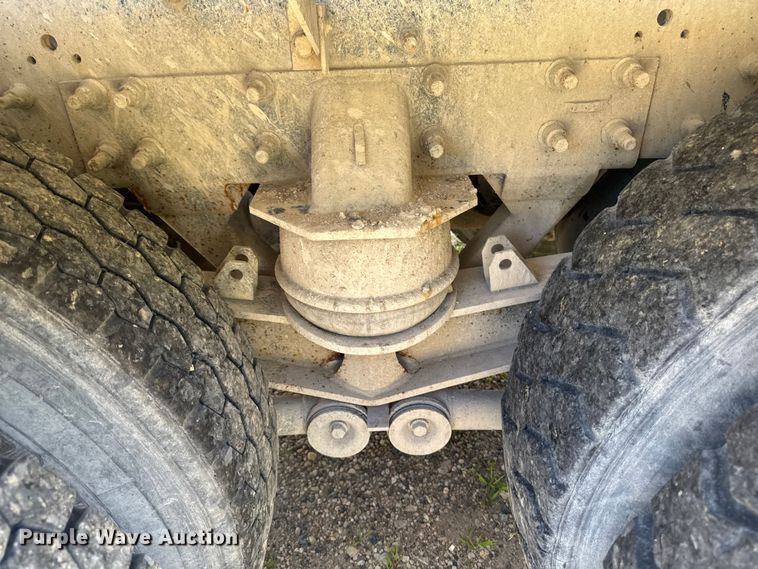 image for item FB5756 2004 International 5500i ready mix truck