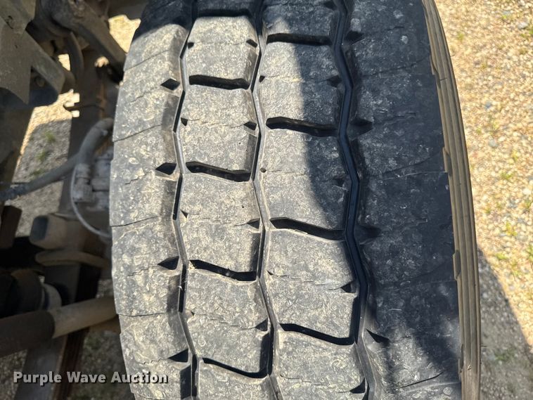 image for item FB5756 2004 International 5500i ready mix truck