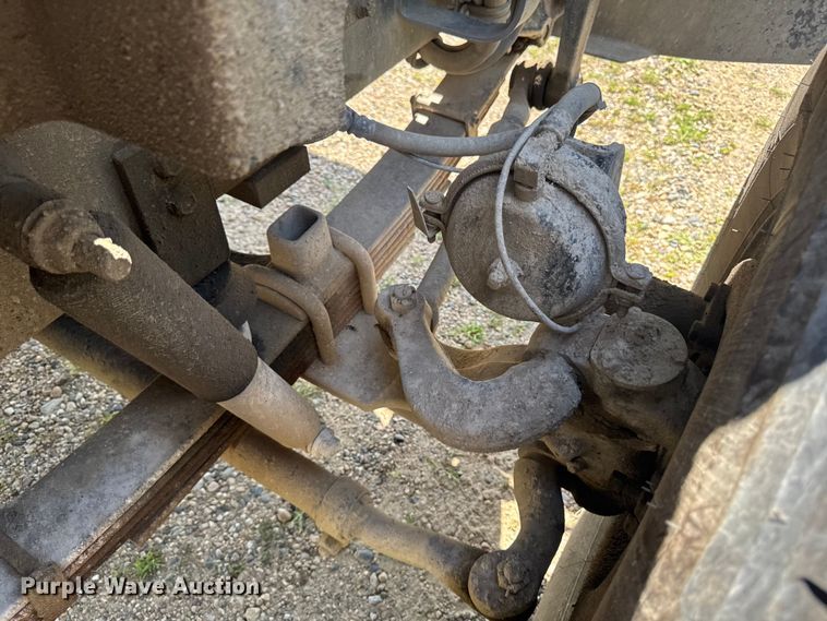image for item FB5756 2004 International 5500i ready mix truck