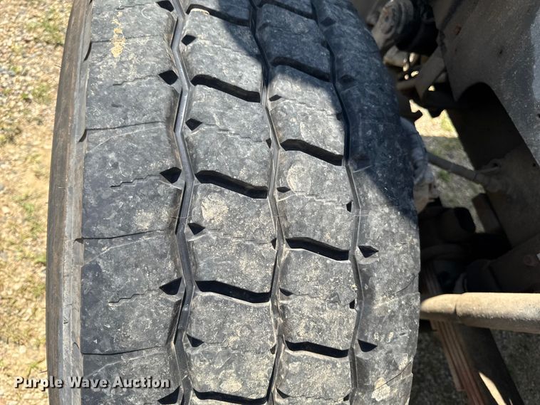 image for item FB5756 2004 International 5500i ready mix truck