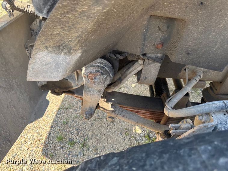 image for item FB5756 2004 International 5500i ready mix truck
