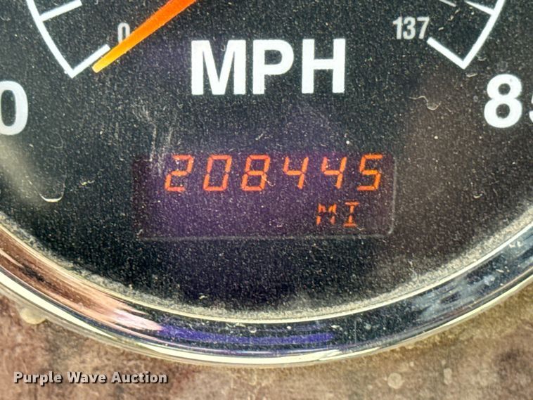 image for item FB5756 2004 International 5500i ready mix truck