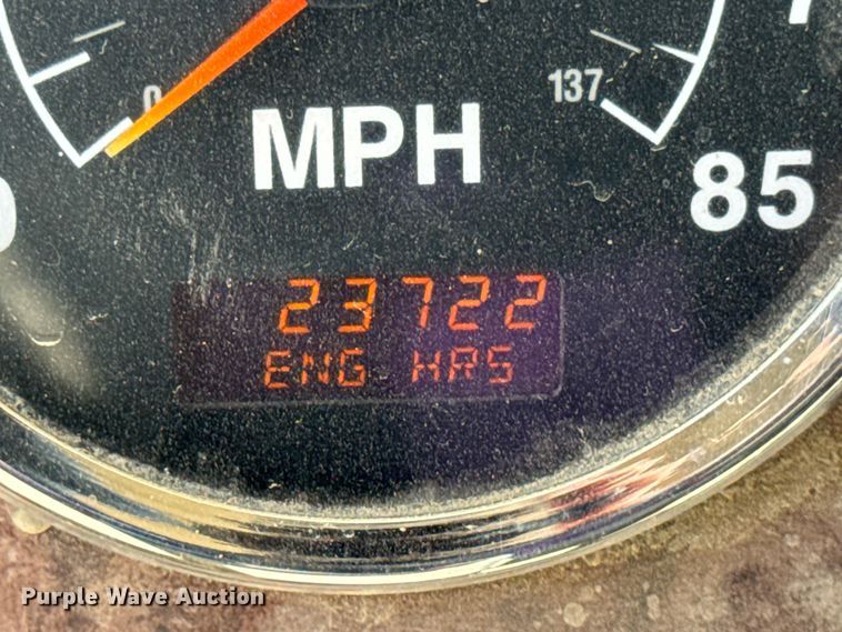 image for item FB5756 2004 International 5500i ready mix truck