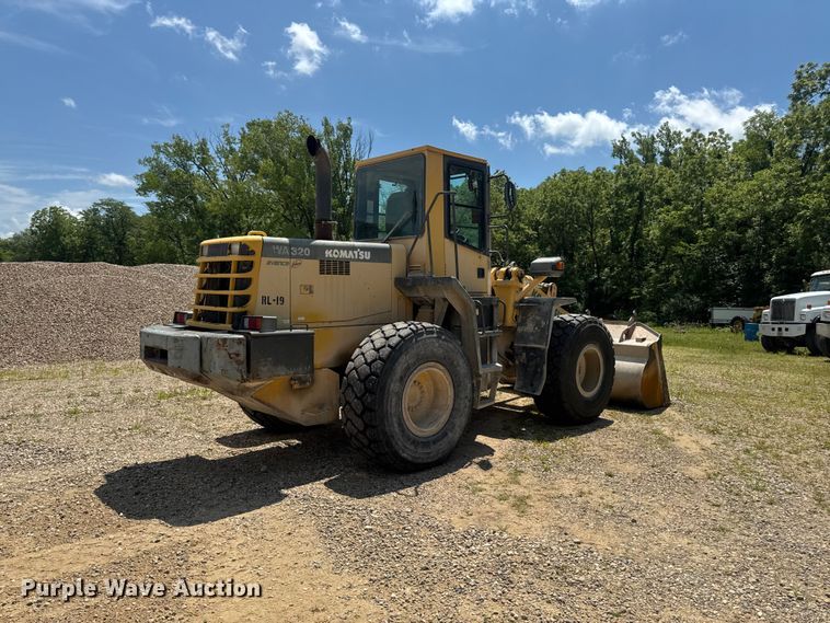 image for item FB5758 1999 Komatsu WA320-3 wheel loader