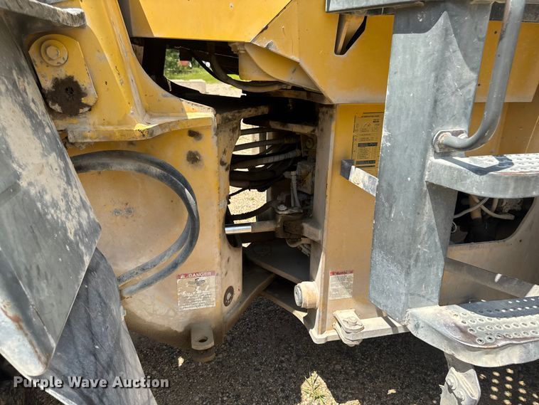 image for item FB5758 1999 Komatsu WA320-3 wheel loader