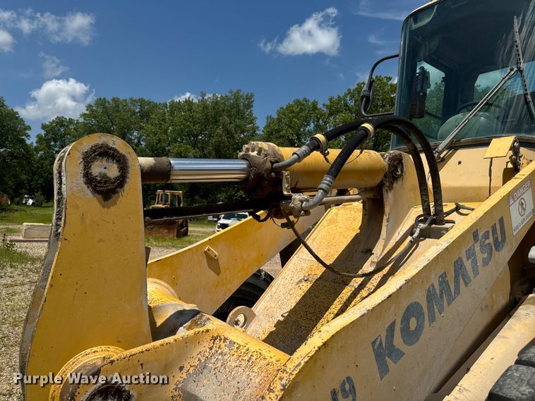 image for item FB5758 1999 Komatsu WA320-3 wheel loader