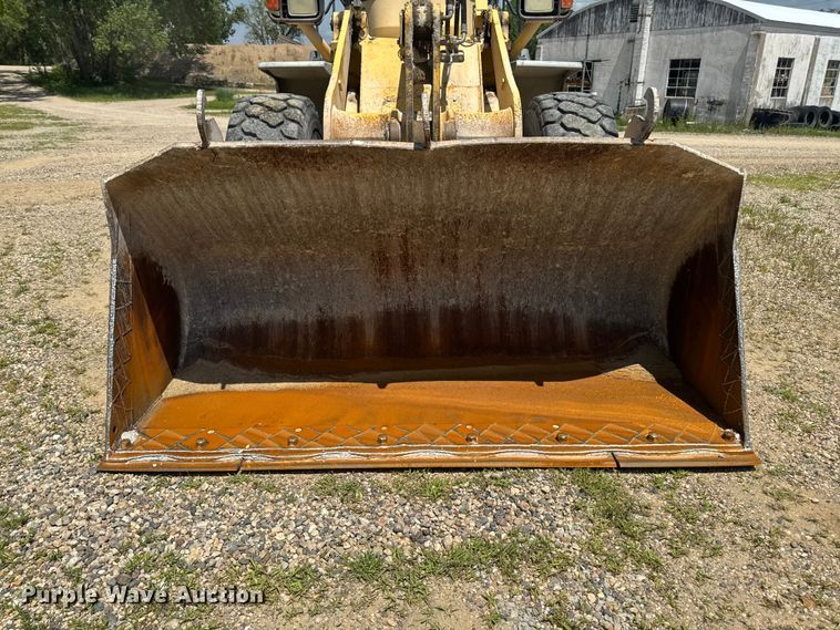 image for item FB5758 1999 Komatsu WA320-3 wheel loader