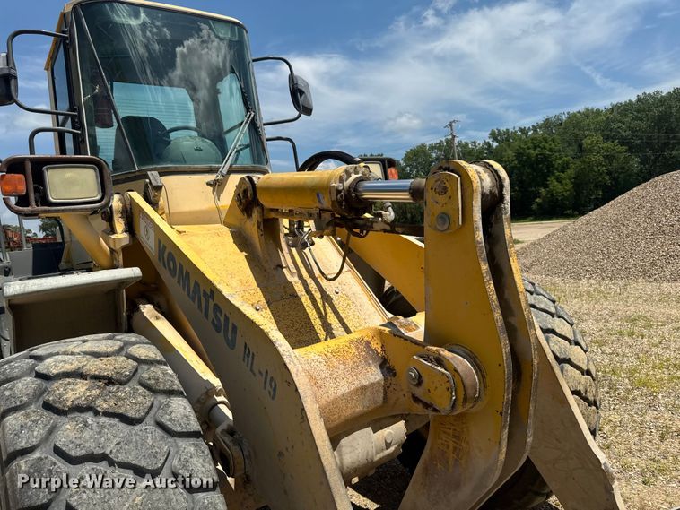 image for item FB5758 1999 Komatsu WA320-3 wheel loader