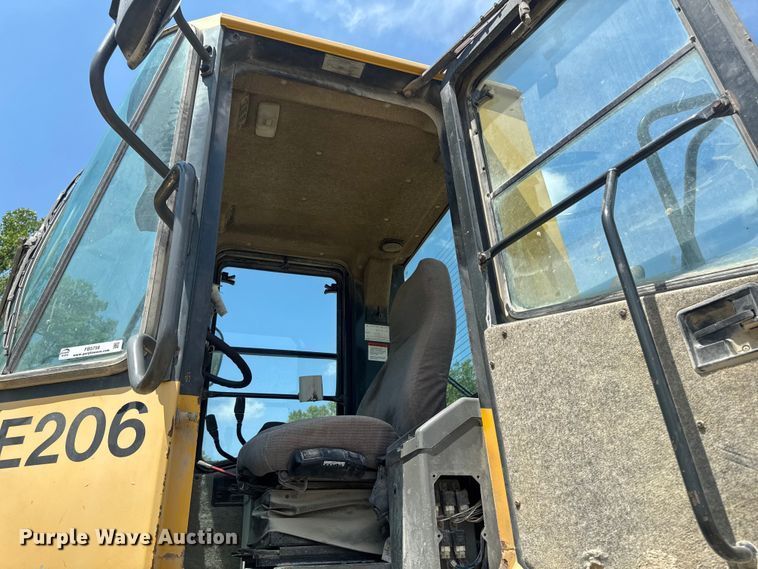 image for item FB5758 1999 Komatsu WA320-3 wheel loader