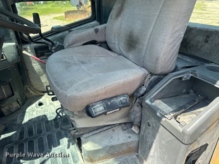 image for item FB5758 1999 Komatsu WA320-3 wheel loader