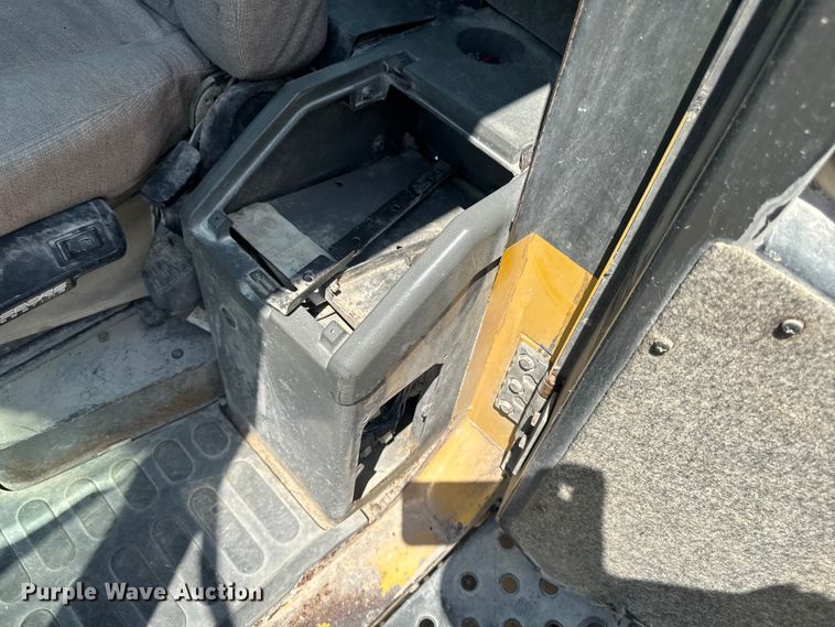image for item FB5758 1999 Komatsu WA320-3 wheel loader