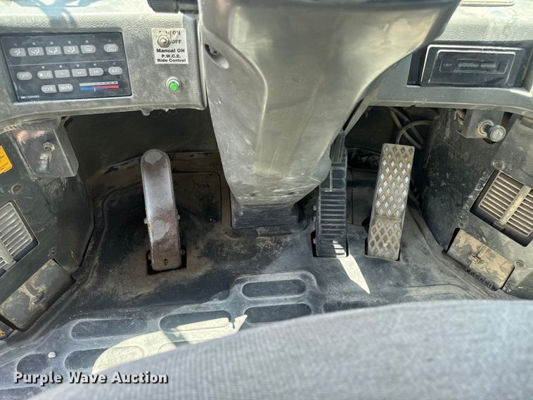 image for item FB5758 1999 Komatsu WA320-3 wheel loader
