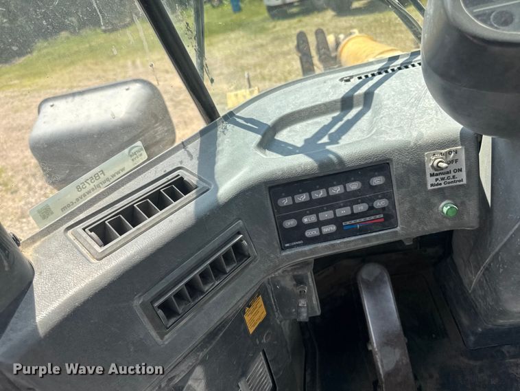 image for item FB5758 1999 Komatsu WA320-3 wheel loader